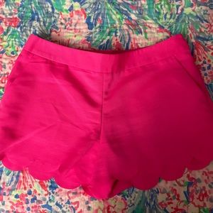 Express scallop shorts